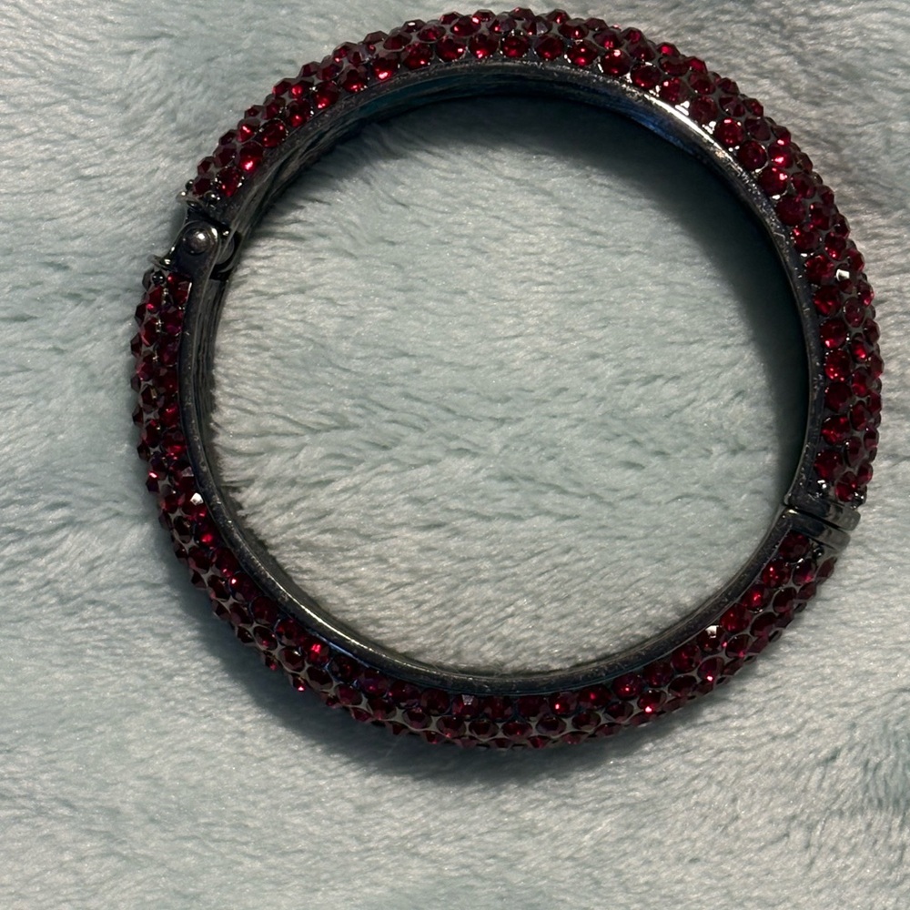 Elegant Red Rhinestone Bangle - Picture 2 of 5